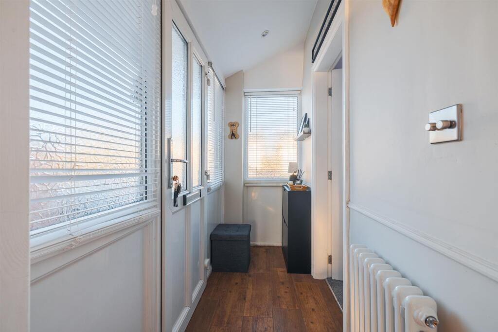 6 Greenfields Close-77.jpg