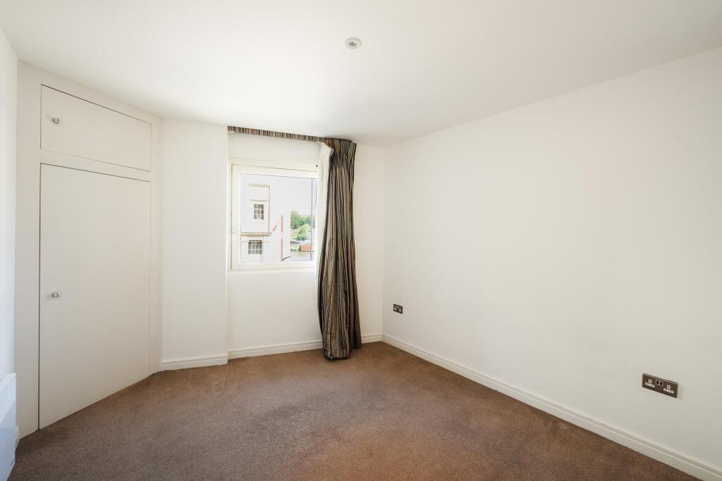 Bedroom ()