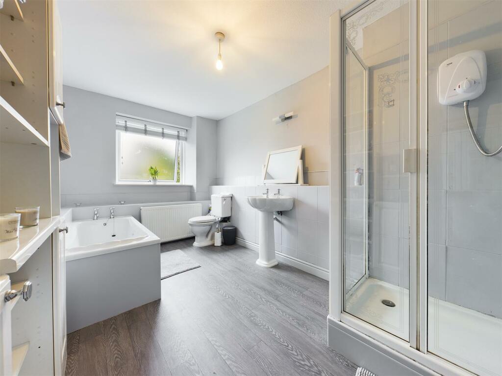 En-Suite Bathroom