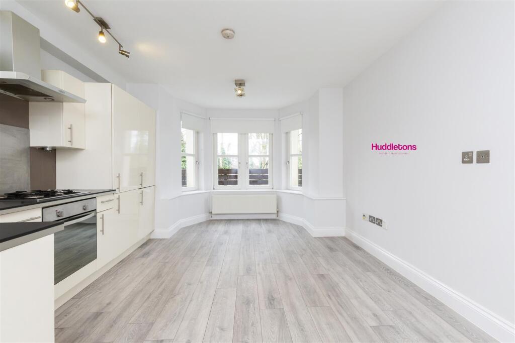F2, 19 Crescent Road - 02.jpg