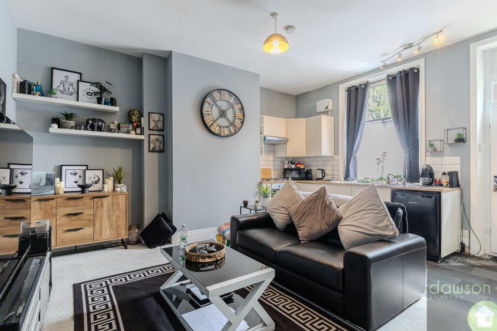 Lounge/Kitchen