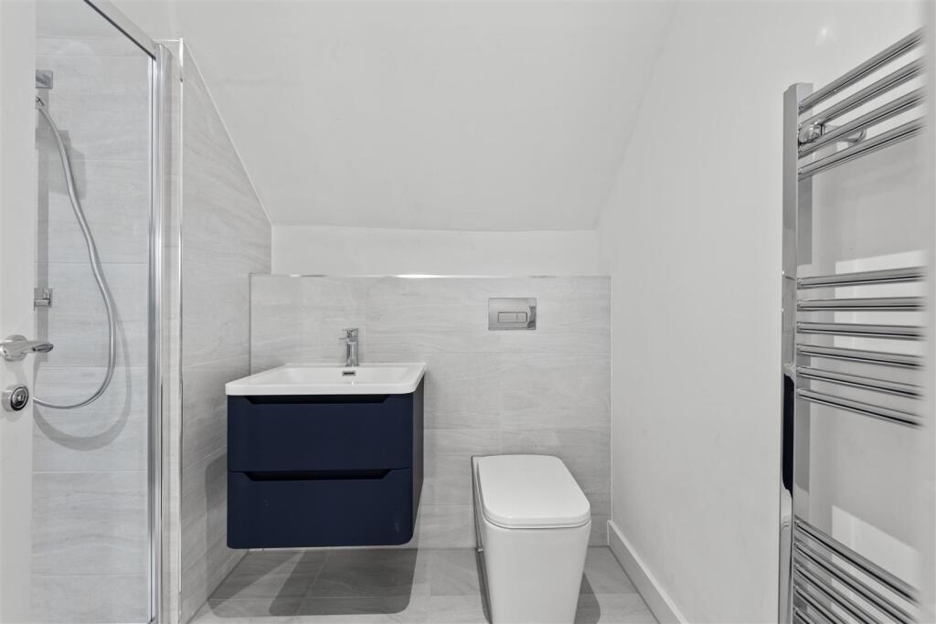 Bedroom 2 en-suite