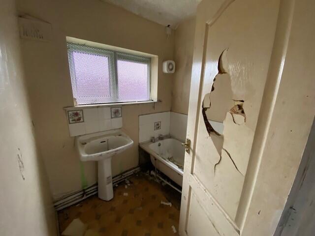 Bathroom T202508221232.jpg