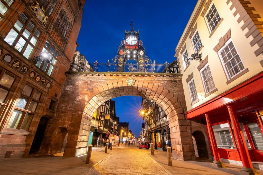 eastgate clock shutterstock.jpg