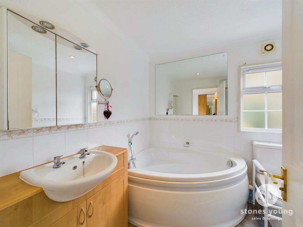 En-suite Bathroom