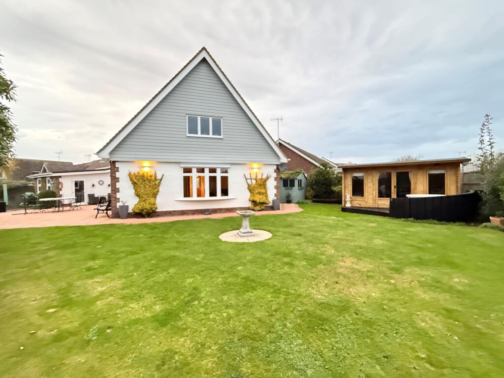 Walnut Avenue, Rustington, BN16