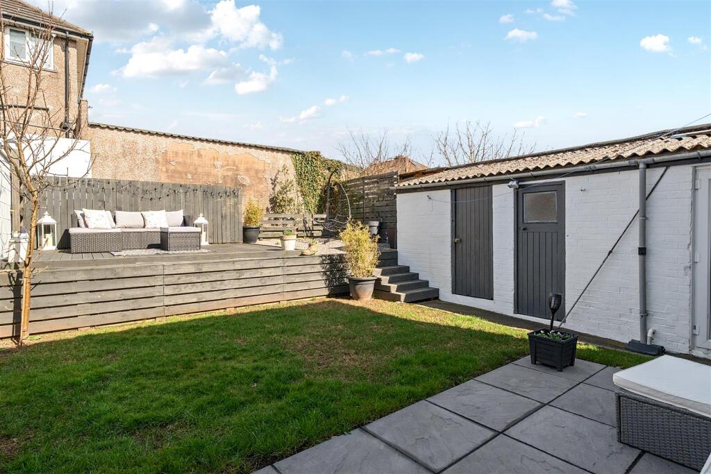 REAR EXTERNAL