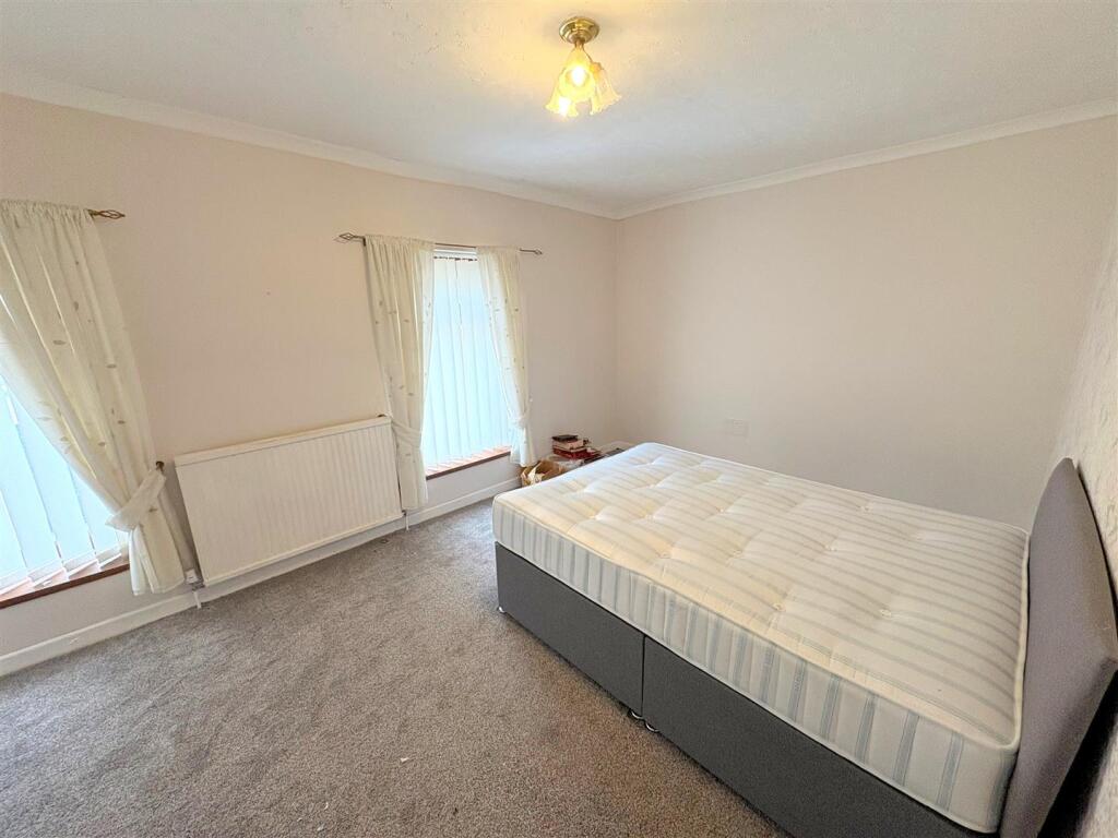Bedroom 1a.jpg