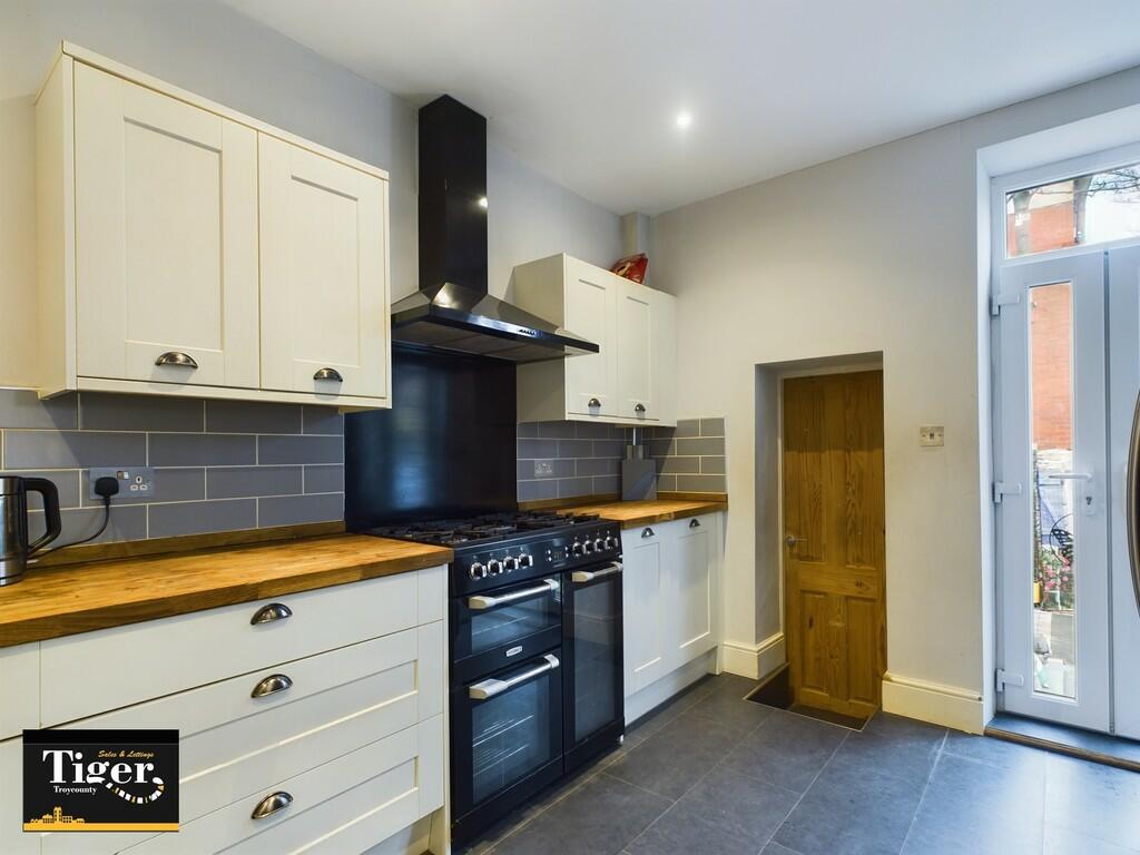 CAM02176G0-PR0176...