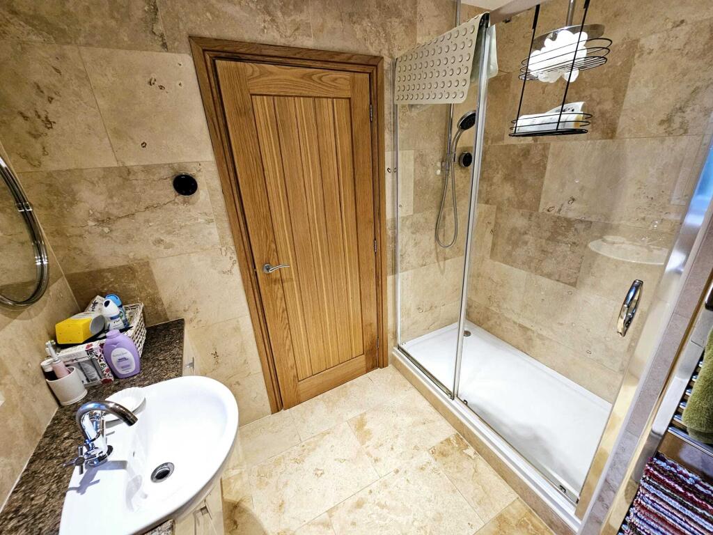 b2451300-4b41-4ded-b261-cf6ca80498a3