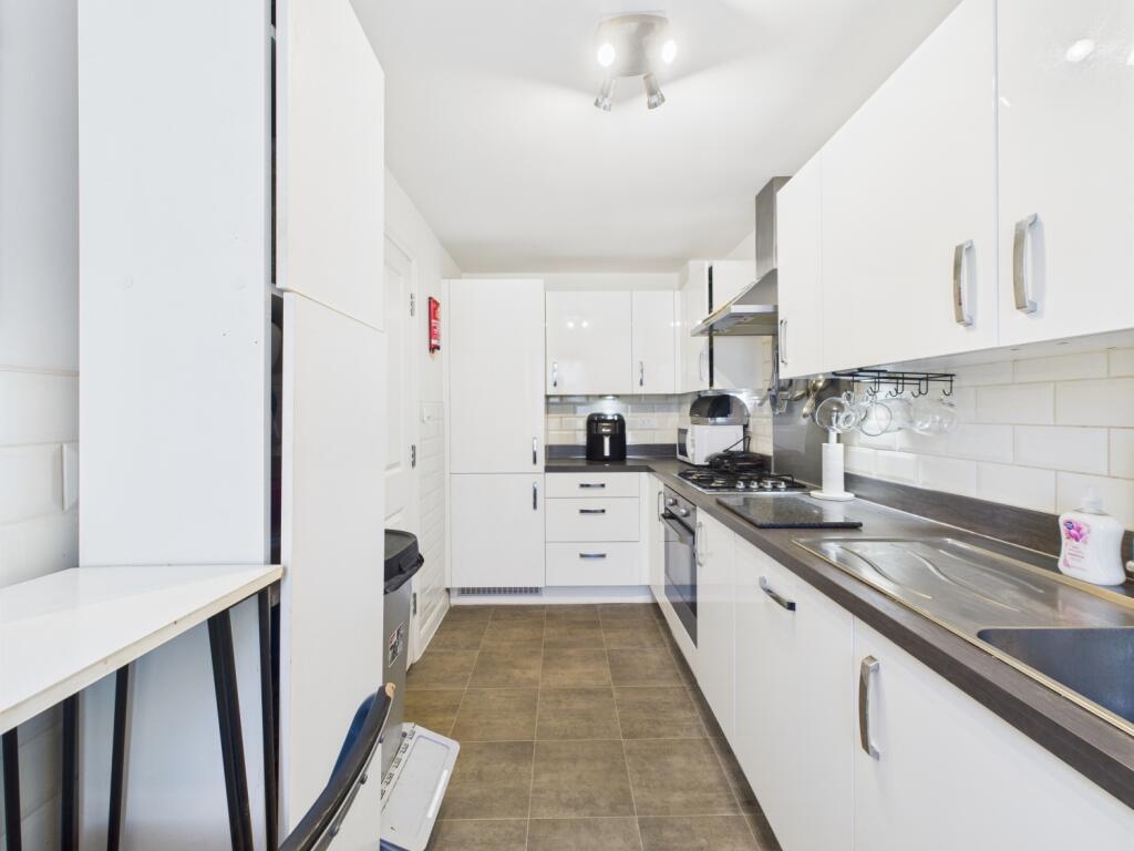 CAM02023G0-PR0153-STILL029