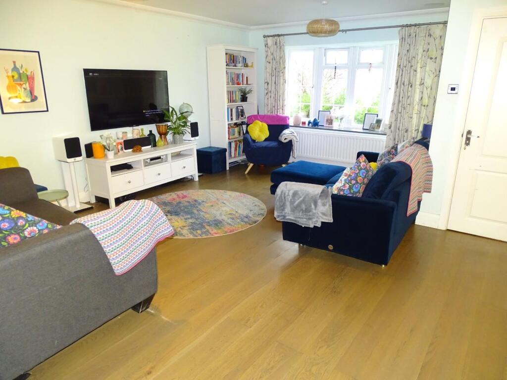 SPACIOUS LOUNGE