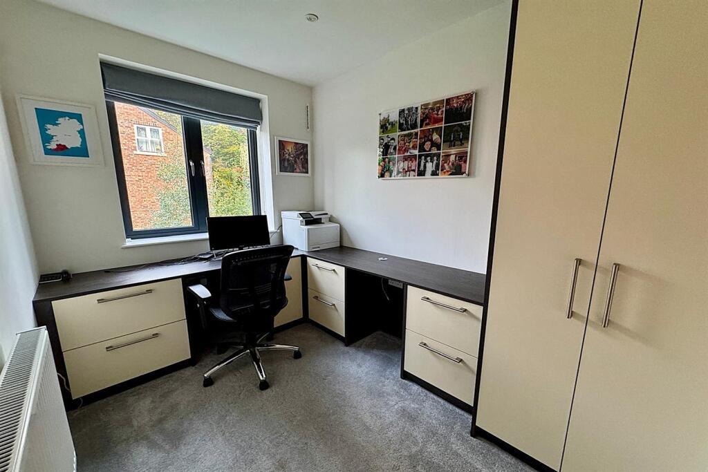 Bedroom 5/Study