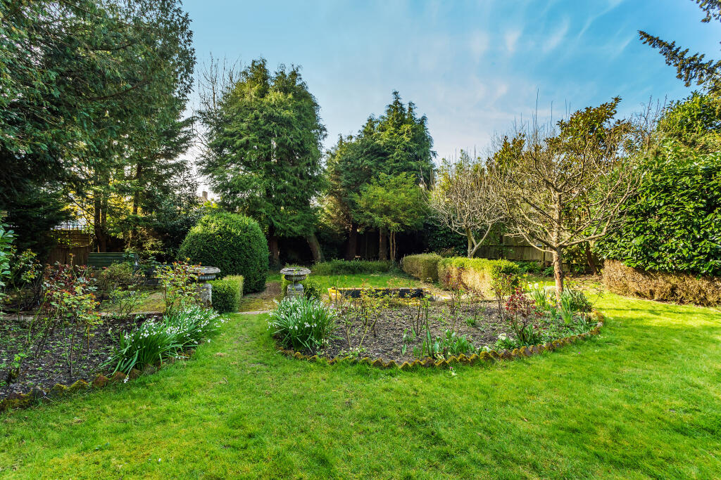 Rear garden 3.jpg