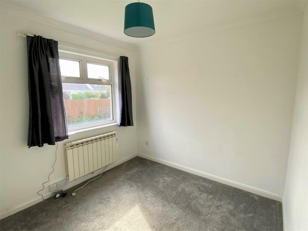 38 Quintrell Gardens Bedroom 2