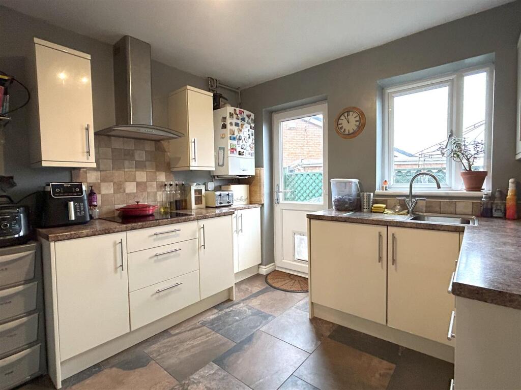 kitchen 3.jpg