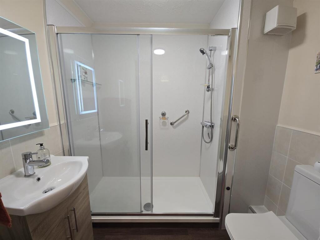 WhatsApp Image 2025-10-08 at 18.35.24_4811d288.jpg