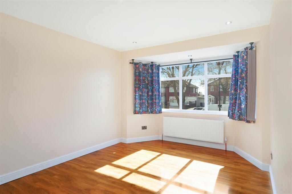 34 Whitton Avenue East - uSvNZnTbvunVwGfGszAU.jpg