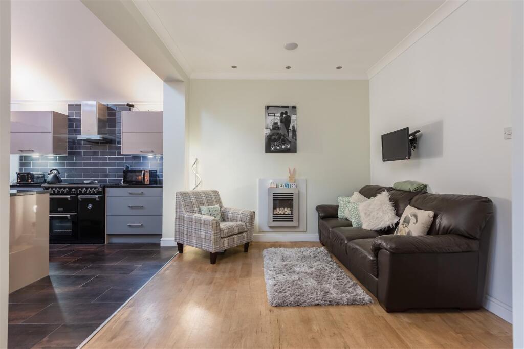 Station Avenue 14 Kitchen-2.jpg