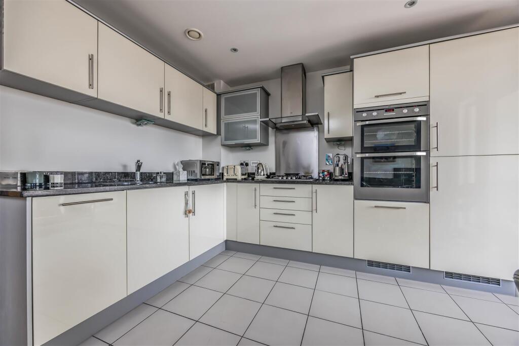 16 Seagers Court, Old Portsmouth-Small-PorticoMark