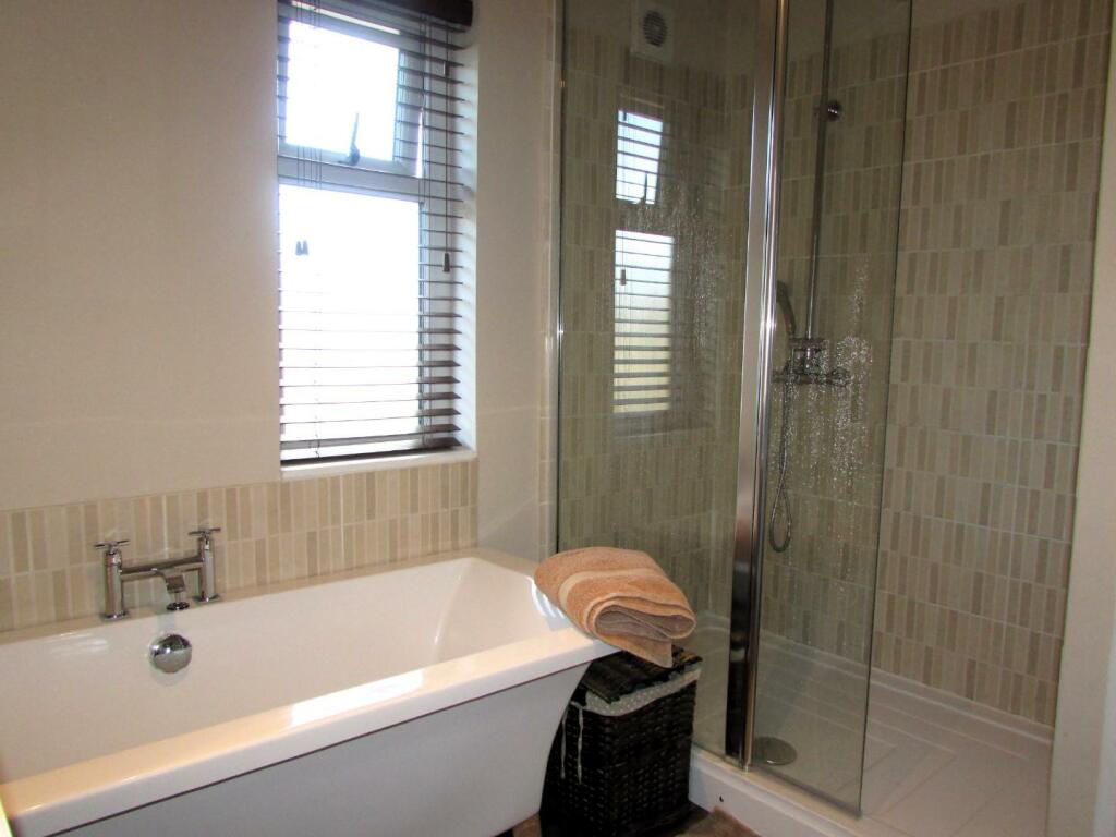 ProppsHallDv46bath2.JPG
