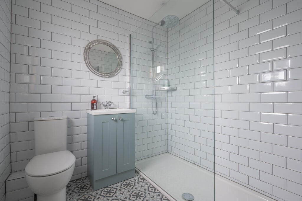 en-suite shower room