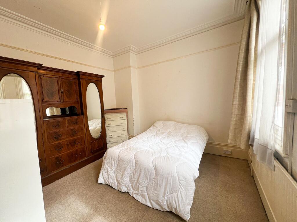Aldersbrook Rd E12