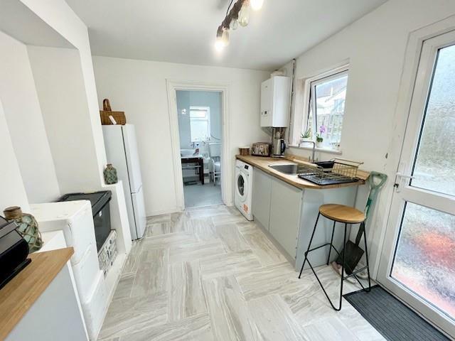 Kitchen 1.jpg