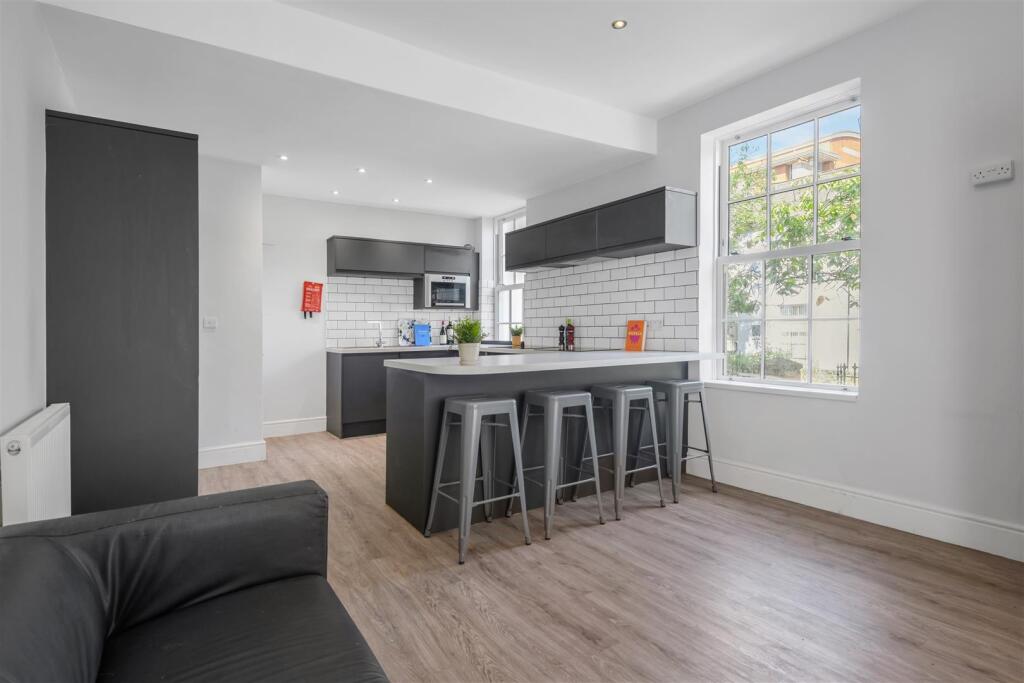 1, 60 Talbot St-Hi-6.jpg