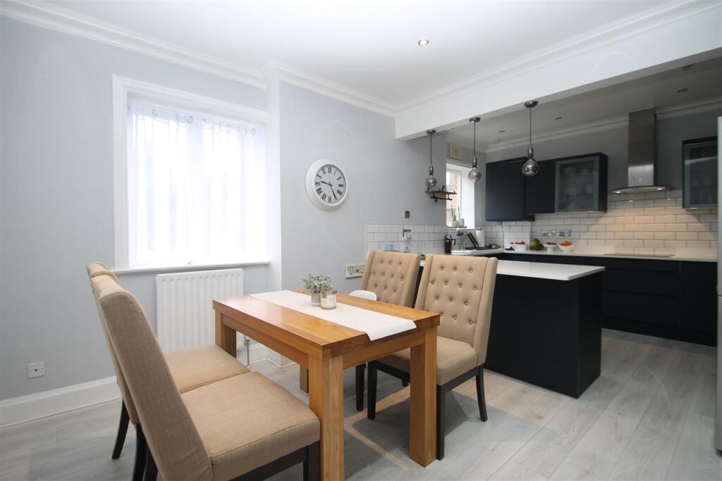 dining to kitchen.JPG