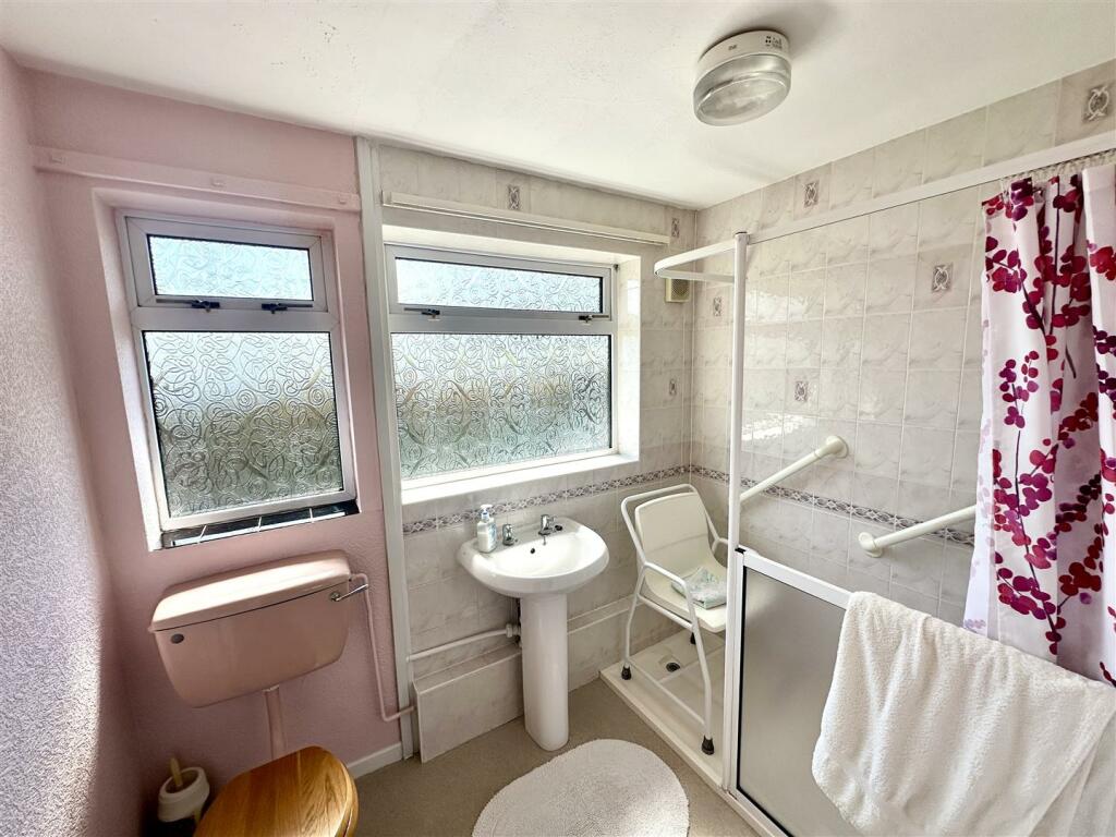 SHOWER ROOM