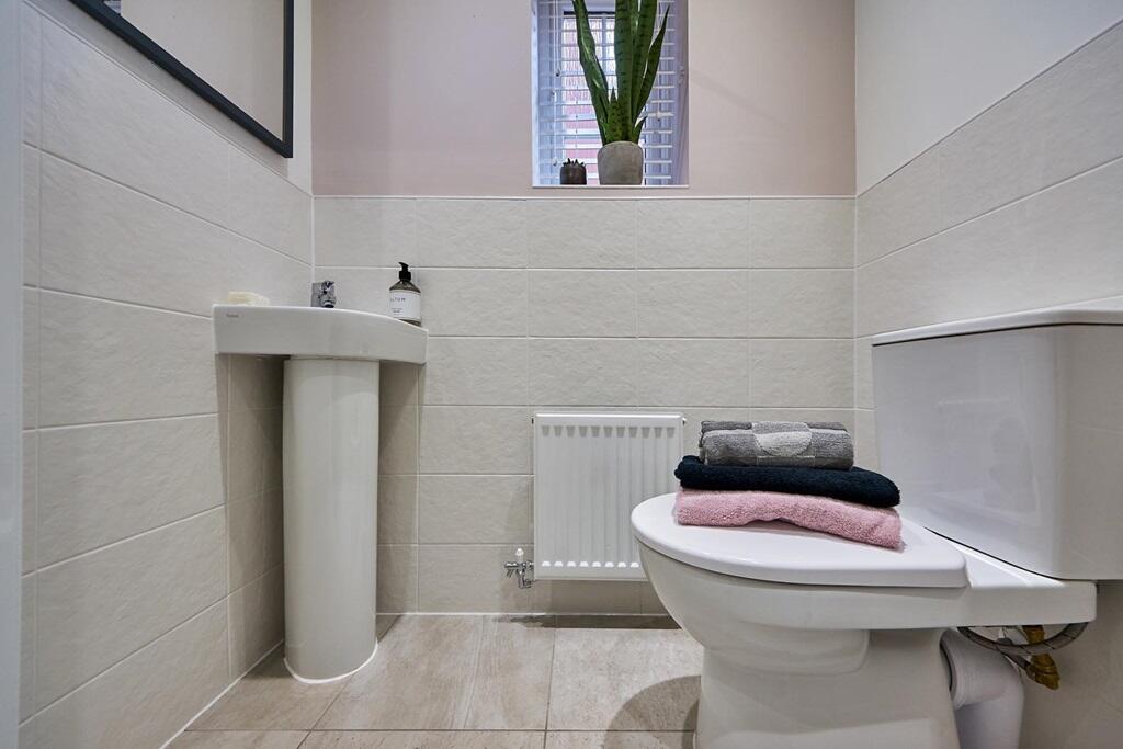 The handy guest cloackroom