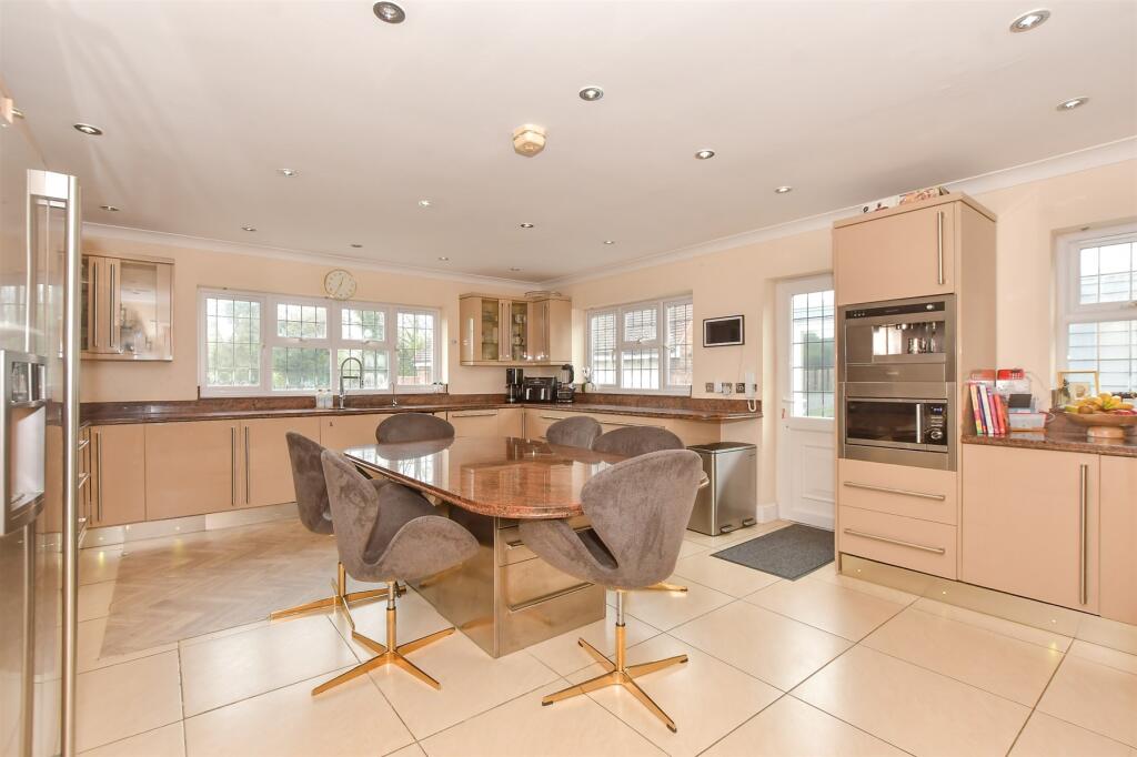 Kitchen/Breakfast Room