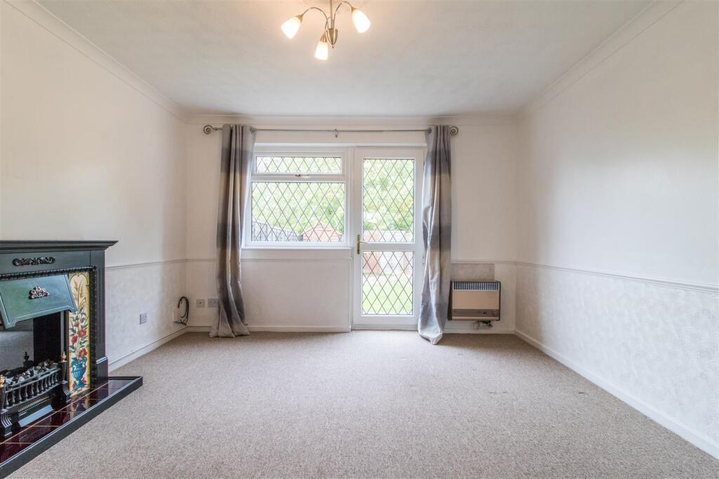 69 Swift Close-2.jpg