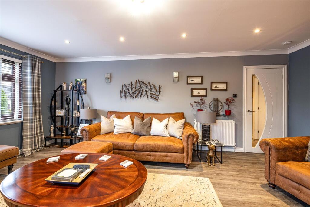 2 Kingsknowe Gardens Galashiels 10.JPG