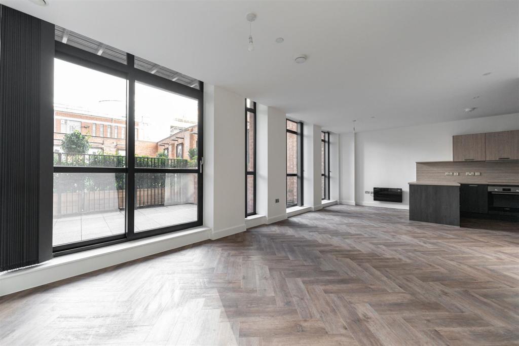Apt. 4 LR - by Ralph Media Group 04019.jpg