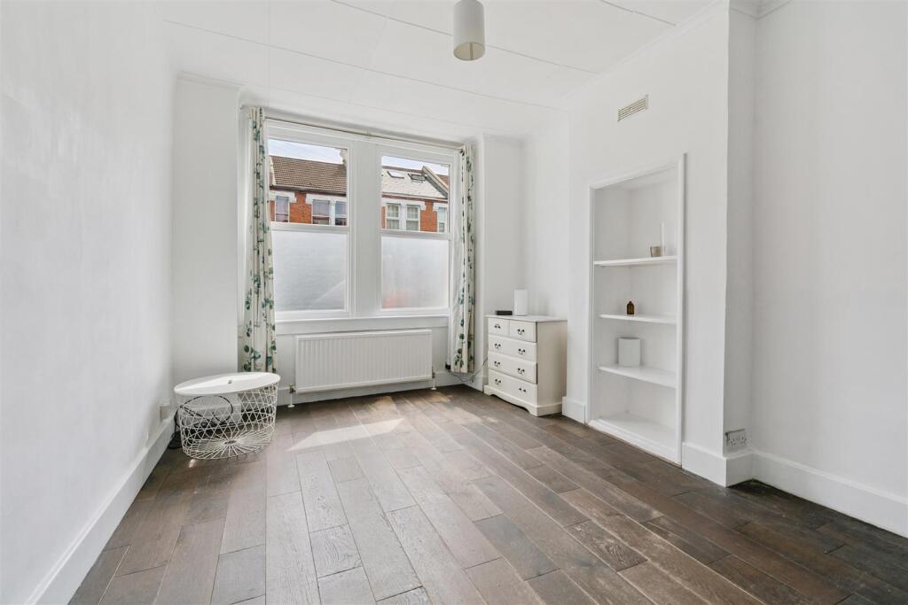34 Haydons Road Reception 1.jpg