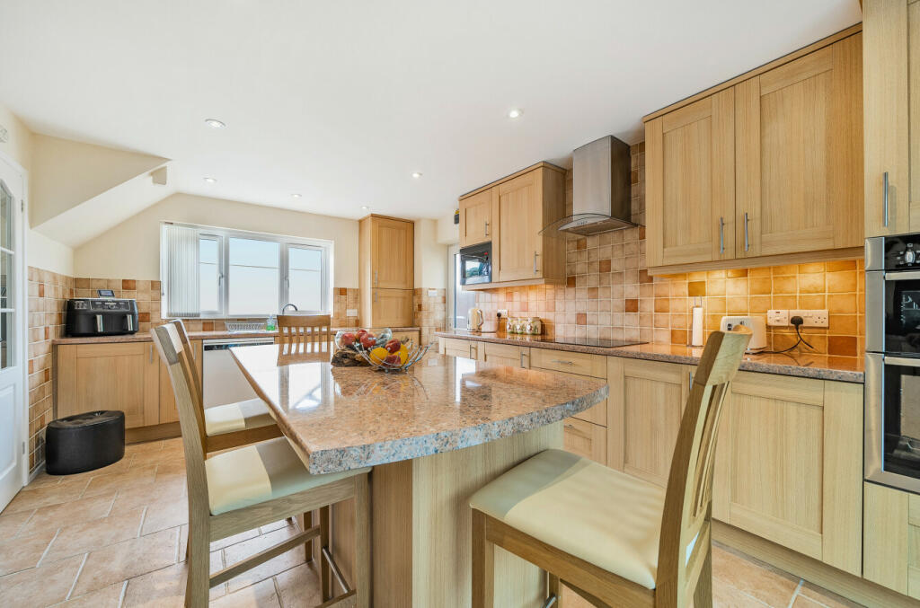 Kitchen/Breakfast Rm