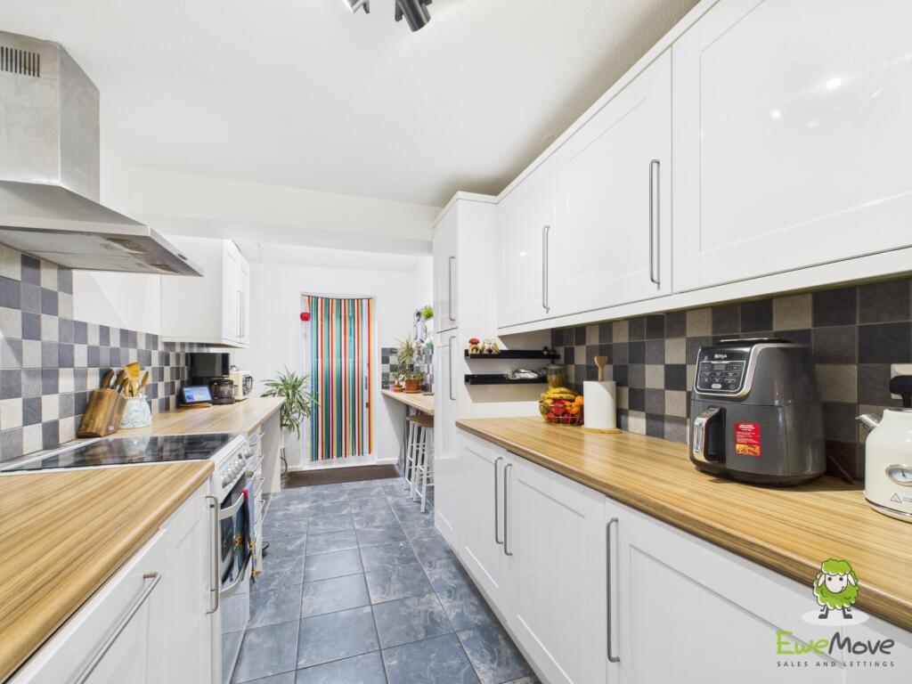 EweMove Estate Agents Basingstoke - Bennet Close