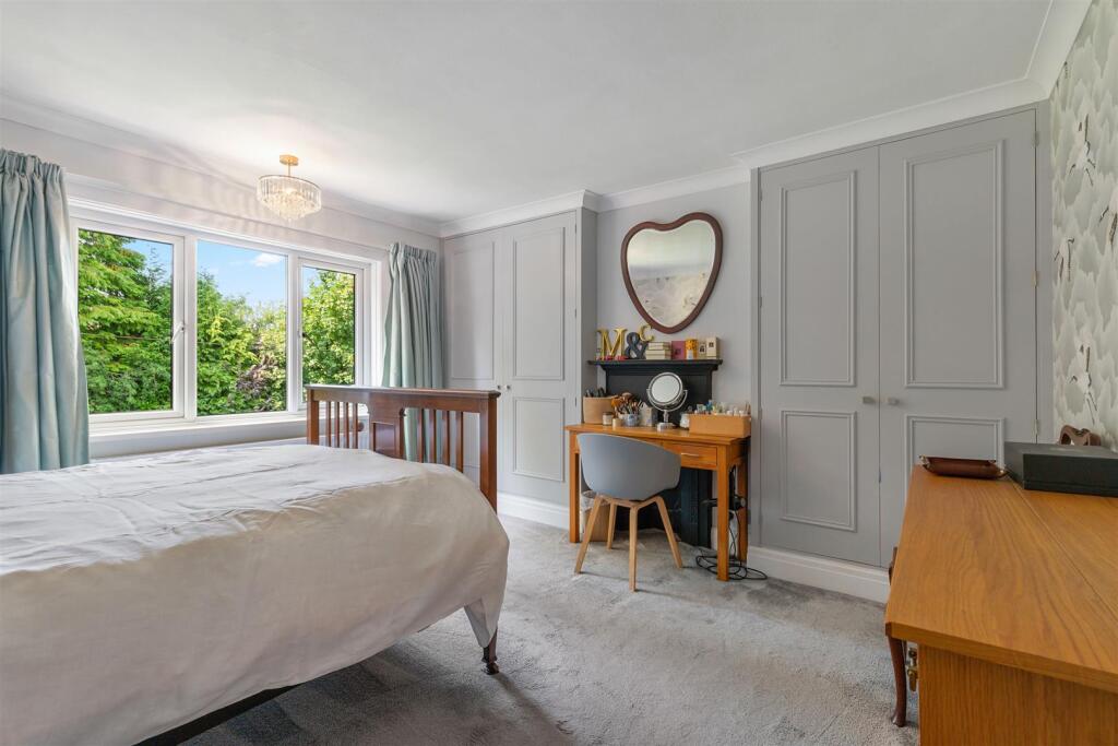 Bedroom 1.jpg