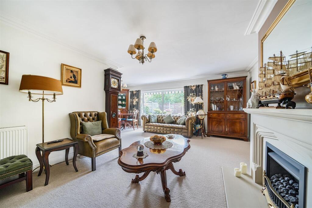 Sitting/Dining Room