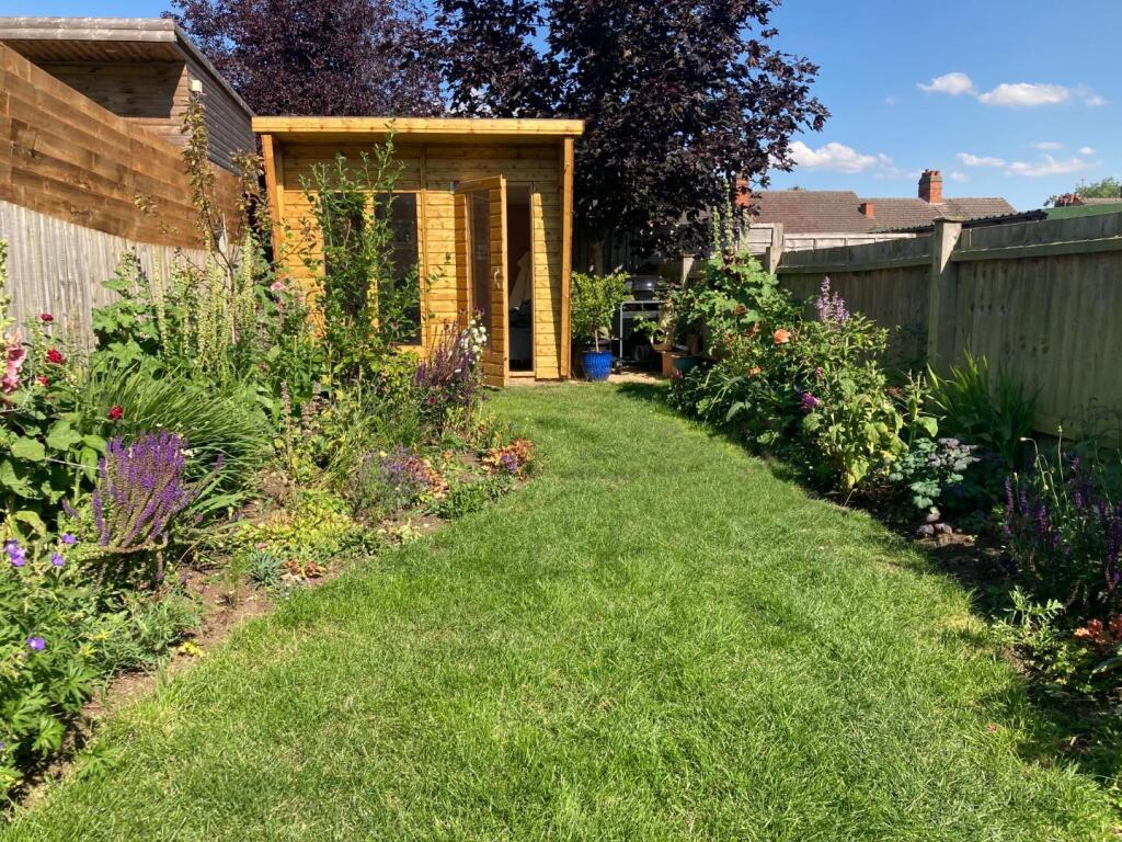 Rear Garden to Summer House