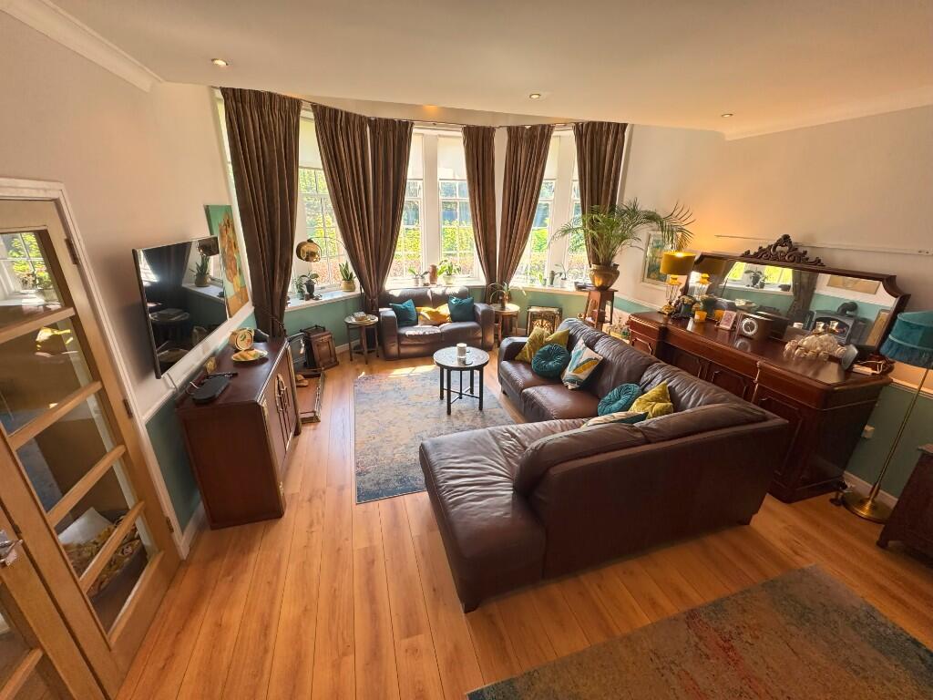 Lounge 4