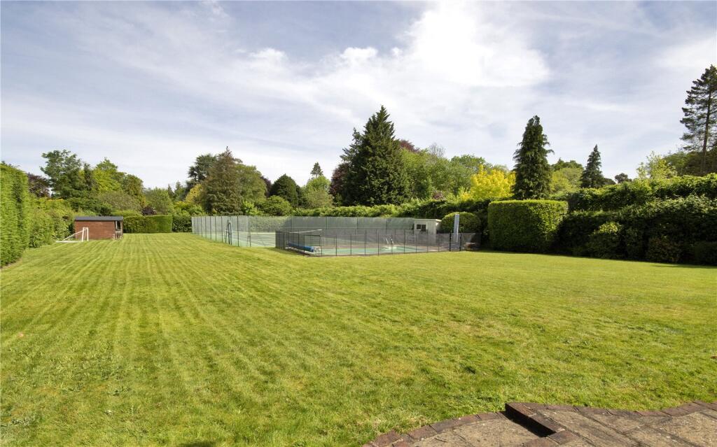 Pool &amp; Tennis Court