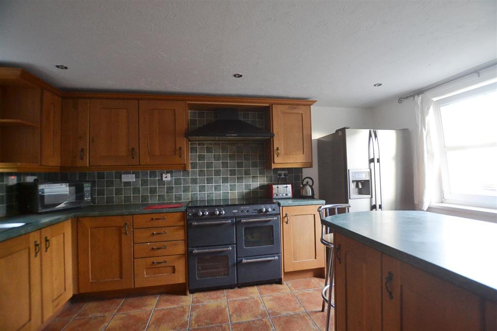 kitchen....JPG