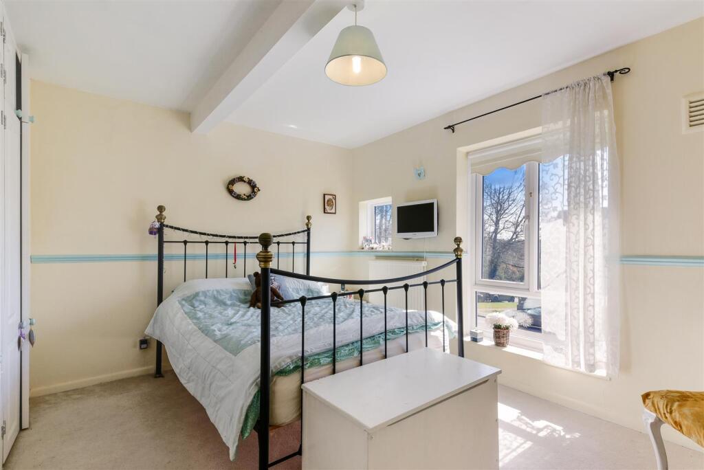 GALE CRESCENT, 6 (9).jpg