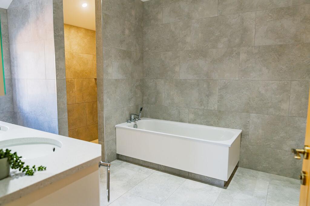 Family bathroom accessed from the landing and master bedroom