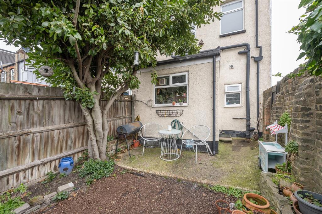 Higham Hill Road, E17