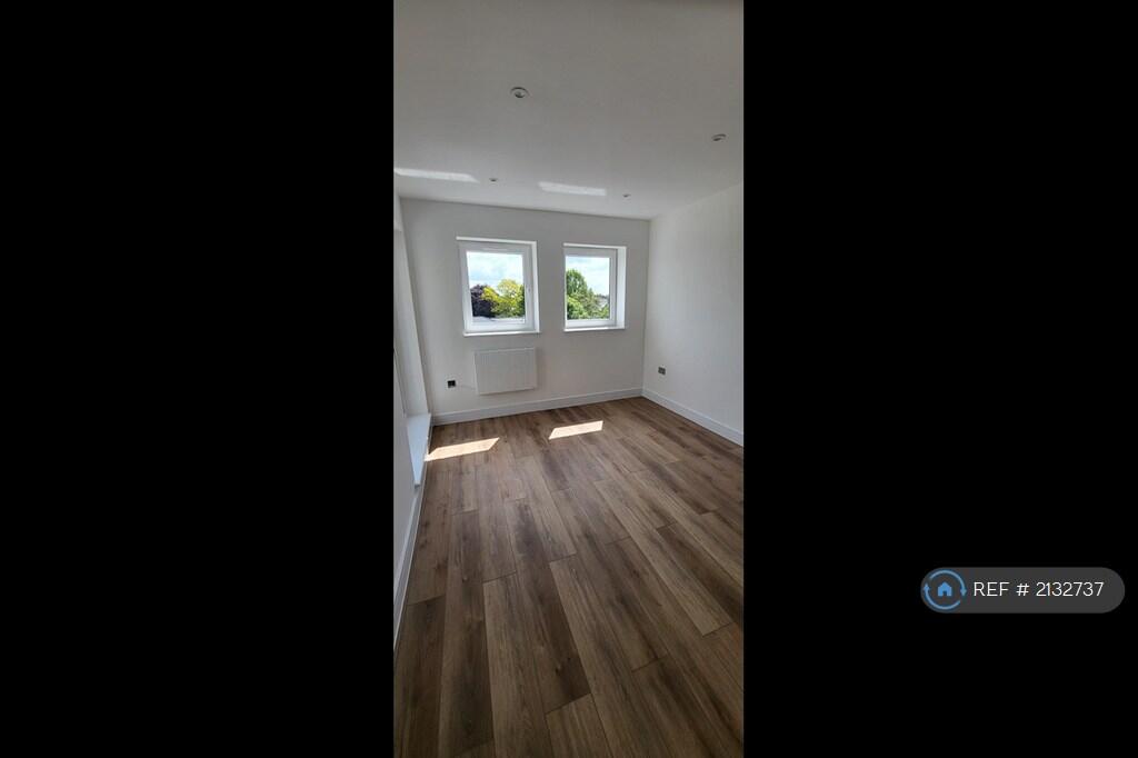 Flat 6b - Master Bedroom