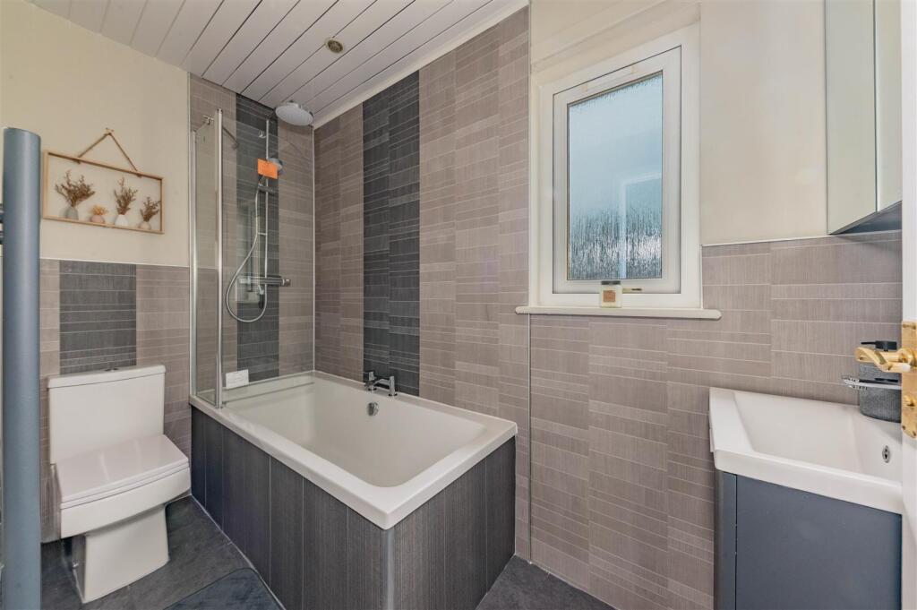 7 Millburn Gardens Dundee-8.JPG